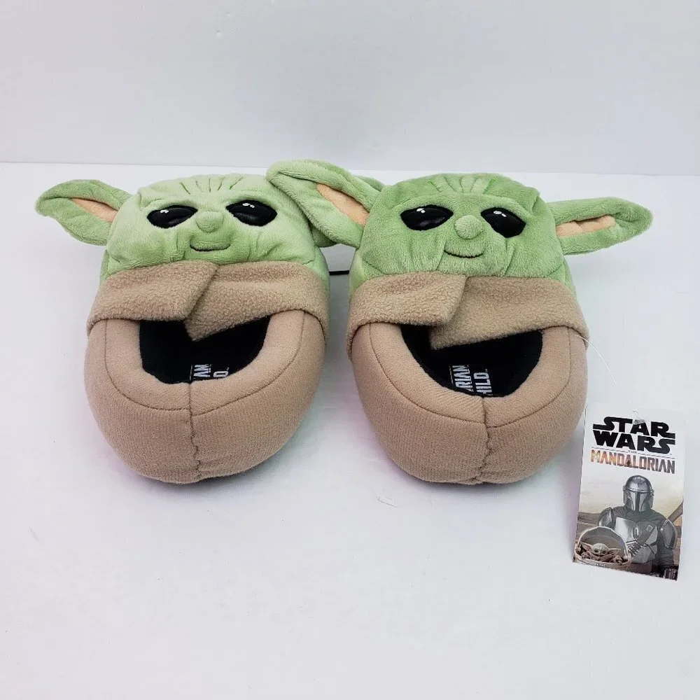 Star Wars The Mandalorian Baby Yoda Boys Size 9/10 Slip On Plush Comfy Slippers